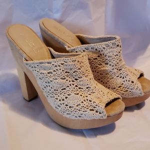 Aldo crochet wood peep toe heels biege size 7 (37)